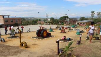 Premiar&aacute;n a AA.HH de San Mart&iacute;n por ornamentar calles reciclando