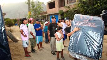 Entregan ayuda para damnificados por los vientos fuertes en Ucayali