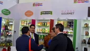 Negocios por US$ 1 mill&oacute;n logran asesorados de Sierra y Selva Exportadora durante la Feria Expoalimentaria 2016