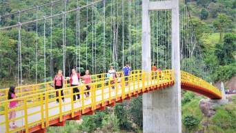 Inauguran puente que beneficia a m&aacute;s de 1,000 productores de Tocache