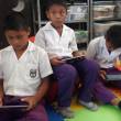 Las tablets que impulsar&aacute;n la educaci&oacute;n a un lado del r&iacute;o Amazonas - Loreto - 