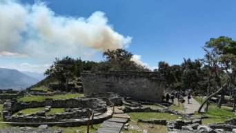 Ej&eacute;rcito trata de extinguir incendio forestal cerca a Ku&eacute;lap en Amazonas