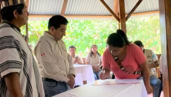 Ind&iacute;genas firman acuerdos para conservar dos &aacute;reas protegidas de Pasco y Jun&iacute;n