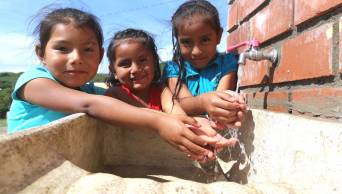 Comunidades de cuatro cuencas de Loreto acceder&aacute;n a agua de calidad